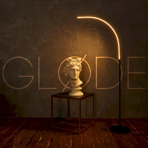 Торшер NellOsmo дугообразной формы с матовым черным покрытием в современном интерьере