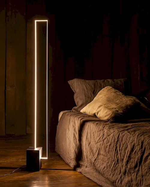 Изготовленная мебель на заказ - напольные светильники. торшер черный - 140 см производство glode "Quadrolumen -" создаст неповторимую тмосферу в Вашей комнате. Каталог мебели из России - AdtPro. Id-0