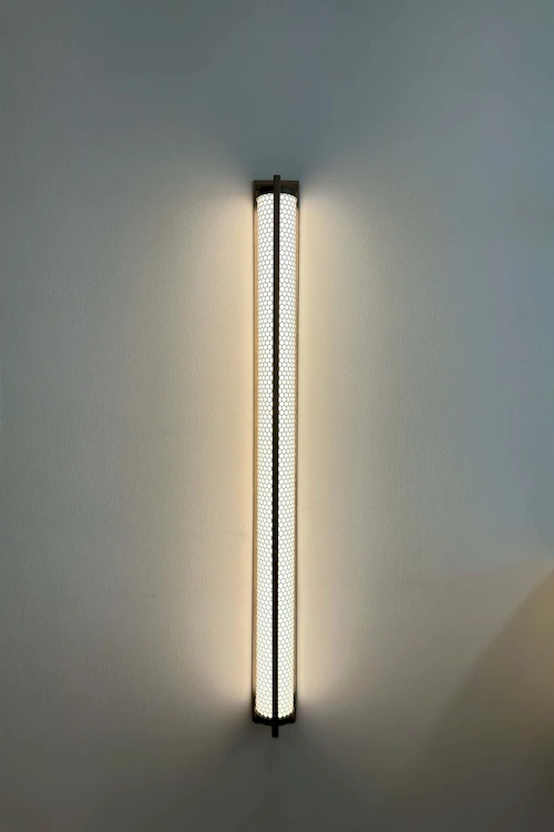 Атмосфера в комнате станет приятнее, а дизайн жилища неповторимым если Вы закажете бра. настенный светильник сатинированная латунь - 120 см производство glode "Yupiter one brass -". Каталог мебели из России - AdtPro. Id-3