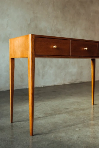 Вся конструкция консоли из массива полностью склеена