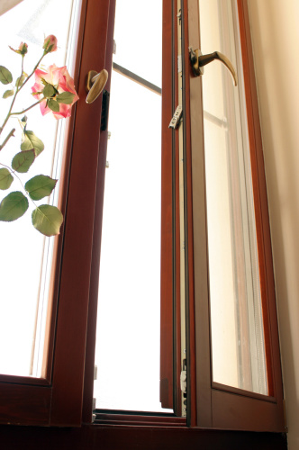 Двустворчатое окно из дерева Эконом. Сосна