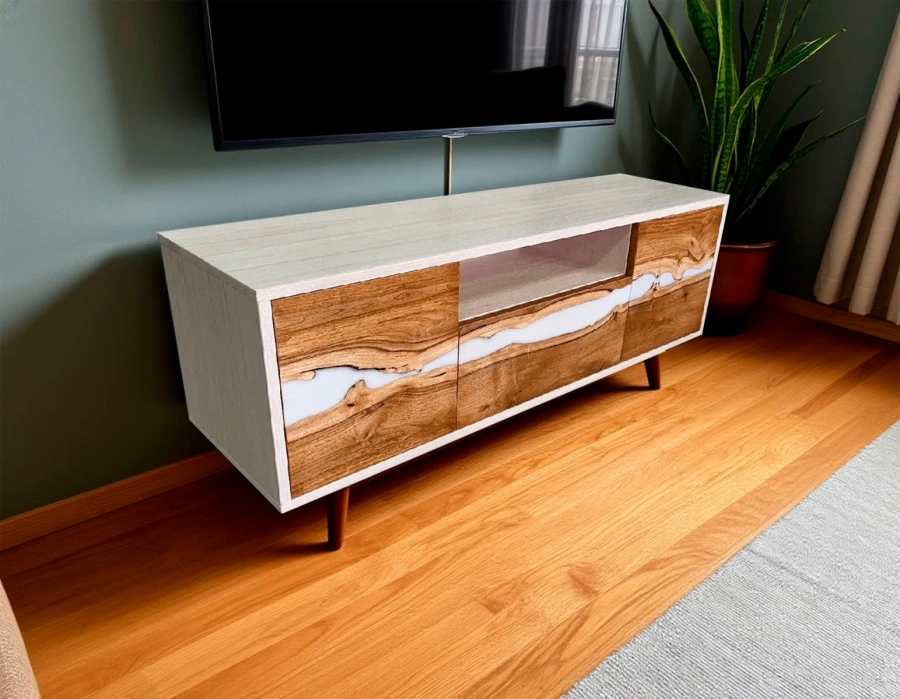 Удобная открытая ниша в тумбе под телевизор для размещения мультимедийной техники и проводов