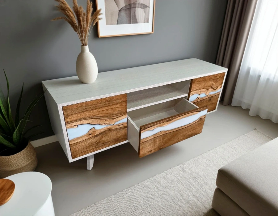 Длинная тумба в стиле мид-сенчури модерн с характерными угловыми ножками и лаконичными фасадами