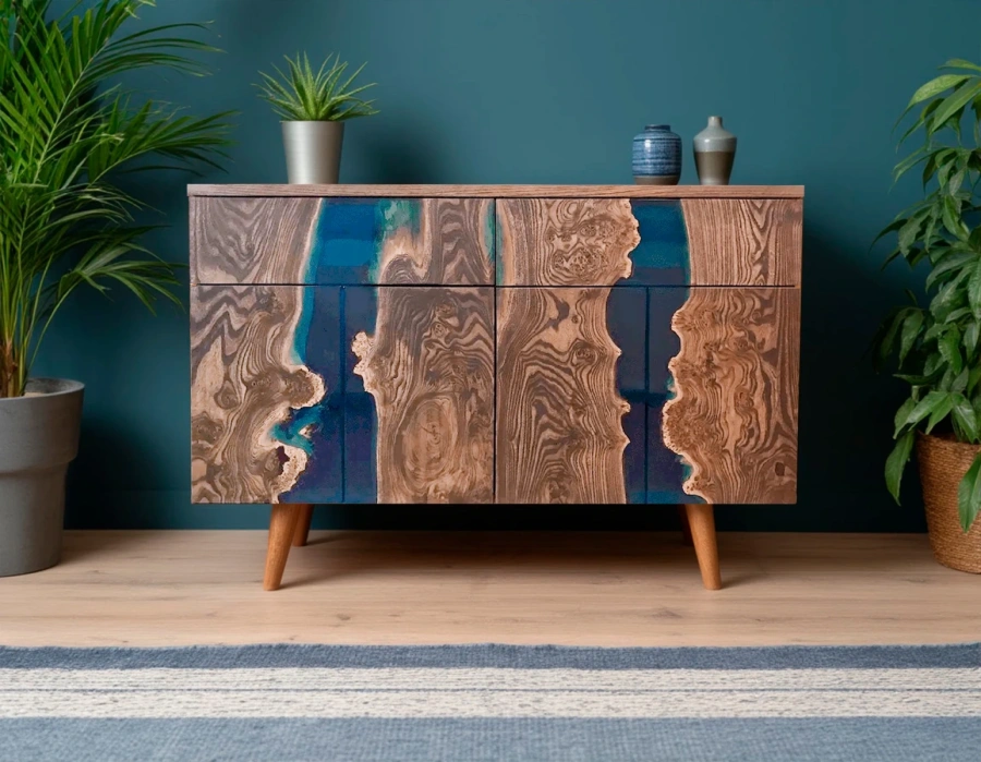 Высокая тумба из дерева и смолы под телевизор в гостиную с бирюзовой стеной