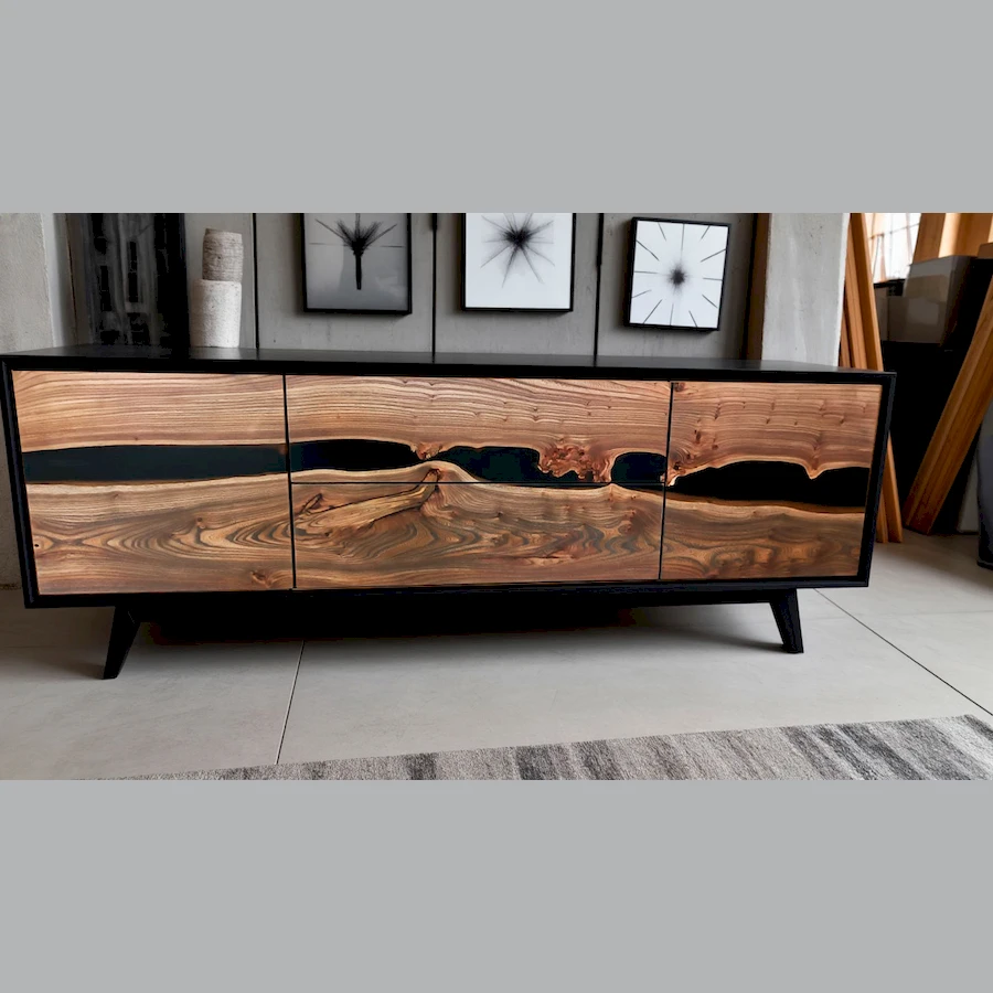 Эксклюзивная черная тумба под телевизор из массива карагача с рекой из эпоксидной смолы, фронтальный вид