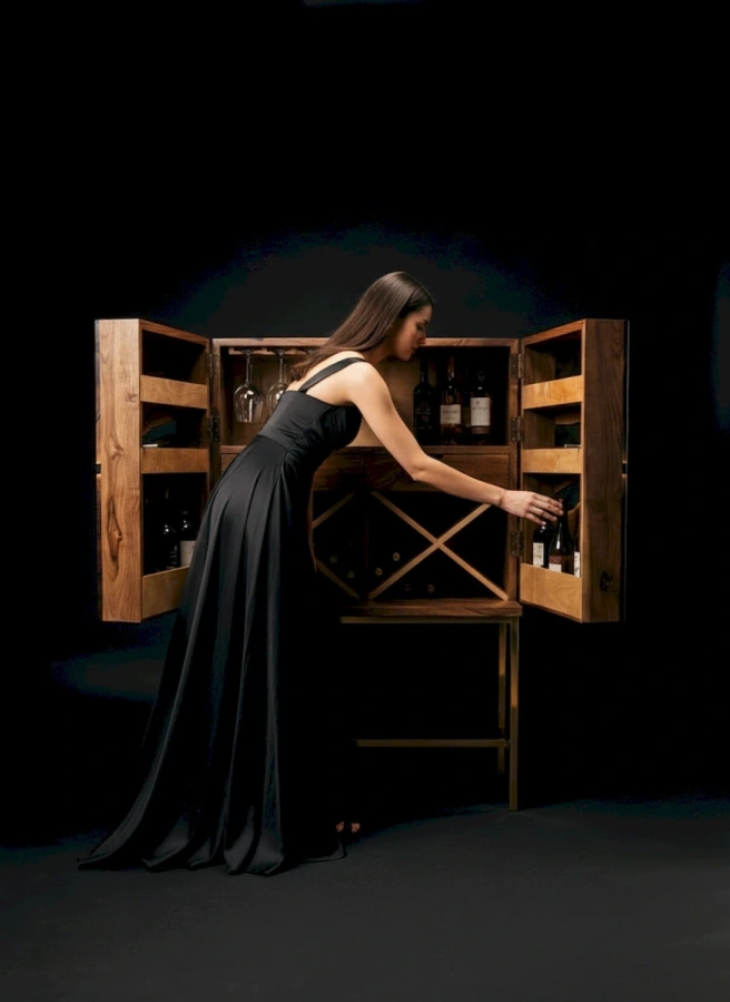 1252-302-vinnyy-shkaf-iz-massiva-amerikanskogo-oreha-21