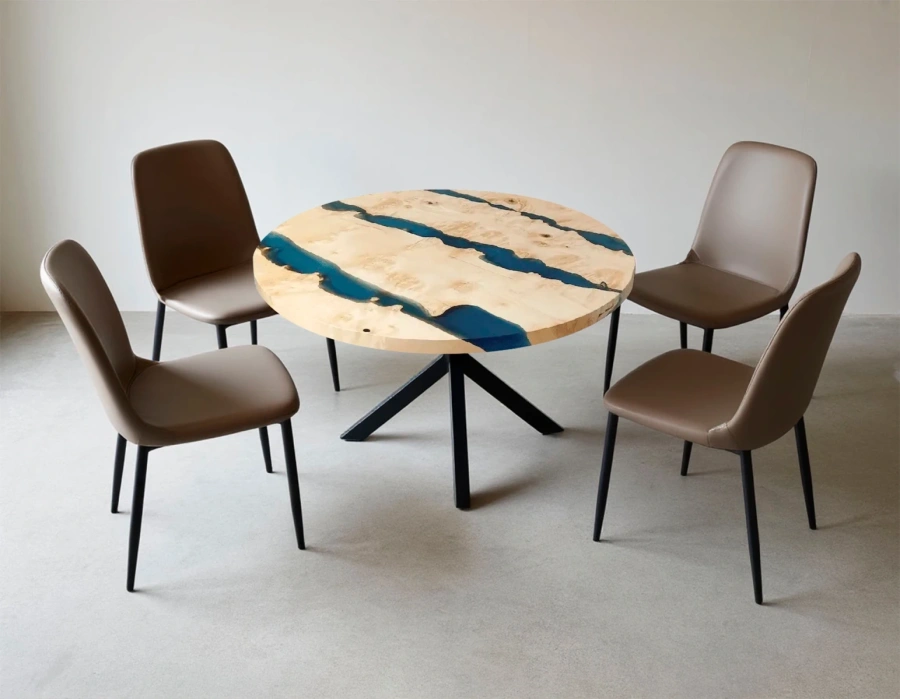 Круглый стол из клена с эпоксидной рекой в светлом интерьере  Art.1252.331