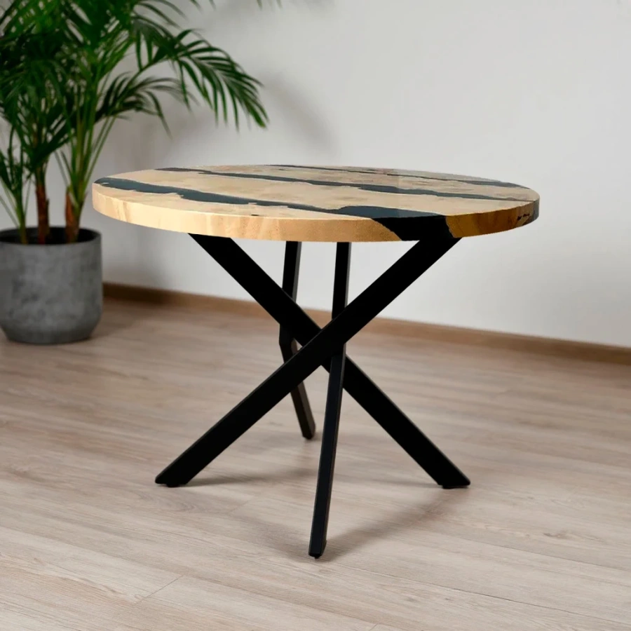 Гладкий обработанный край круглой столешницы из клена и эпоксидки Art.1252.331