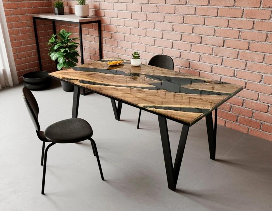 Обеденный стол прямоугольной формы из массива карагача с черной эпоксидной смолой на металлическом основании в интерьере стиля лофт