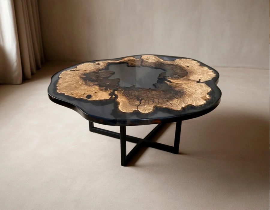 Журнальный стол Enjoy the Art из дерева и смолы с металлическим основанием в интерьере в стиле лофт