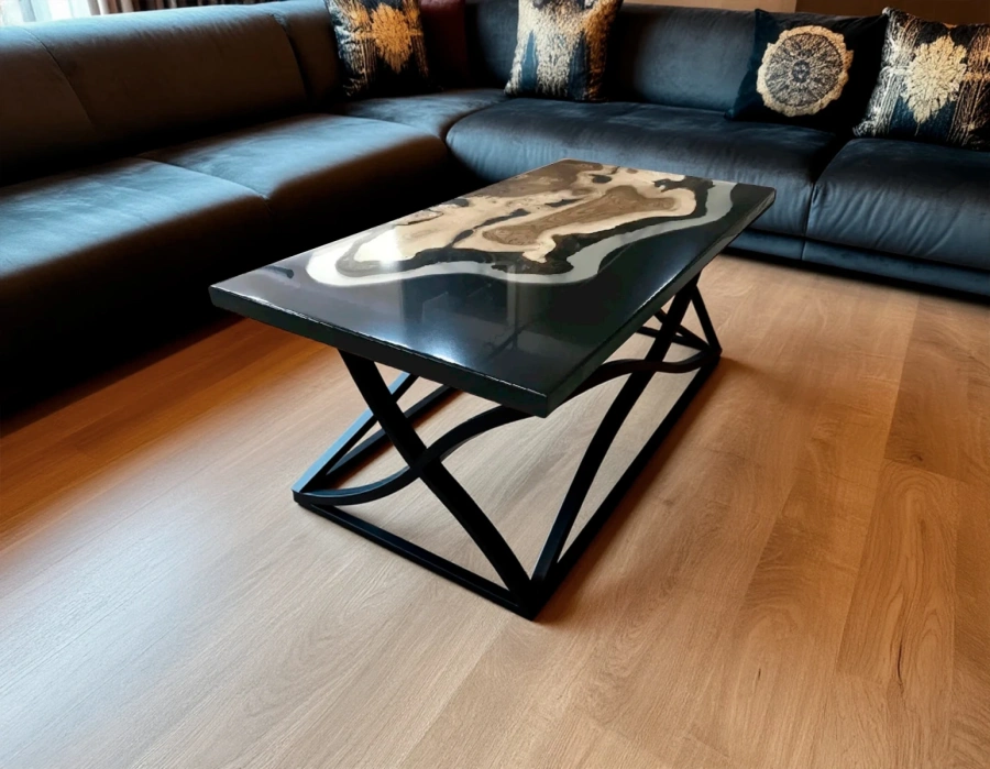 Деталь столешницы стол «Fantasy» из карагача с эпоксидной смолой контраст цветов