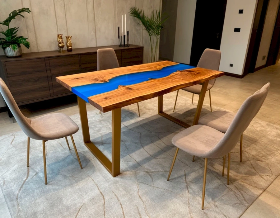 1Обеденный стол Река из дерева и смолы в интерьере в индустриальном стиле с бетонной стеной