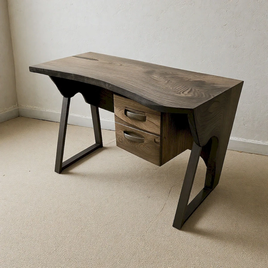 Эксклюзивный обеденный стол ручной работы из массива карагача с речной эпоксидной смолой и черным основанием в современном интерьере.