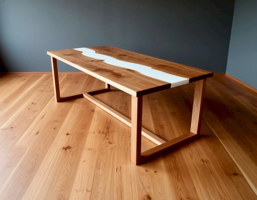 Примеры образцов древесины вяза с разной тонировкой и отделкой