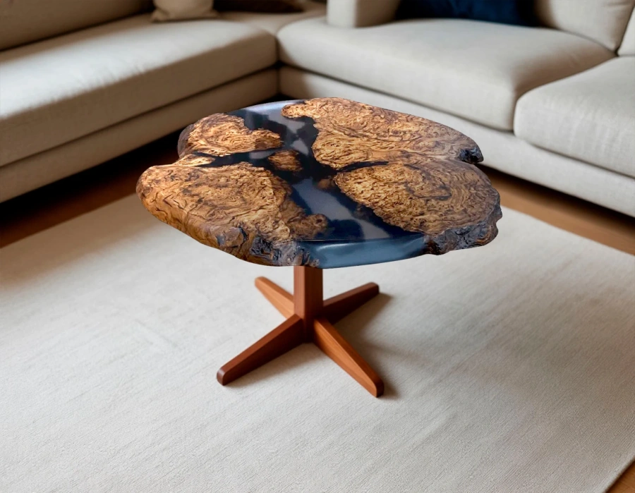 Эксклюзивный журнальный стол из капа каштана и темной эпоксидной смолы в интерьере гостиной id-1252.524