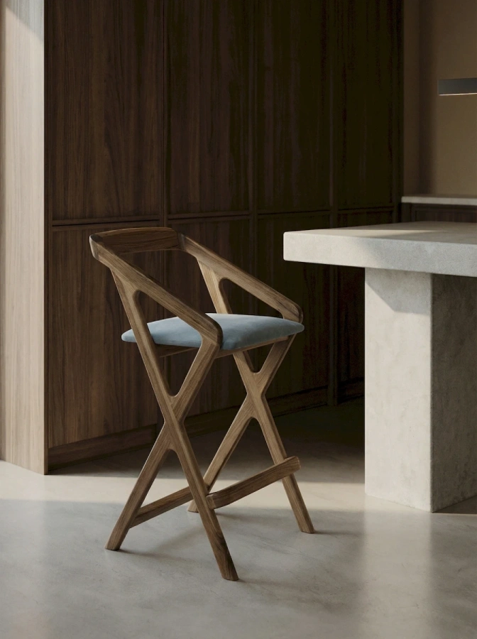 Барный стул правильной высоты у высокой кухонной столешницы