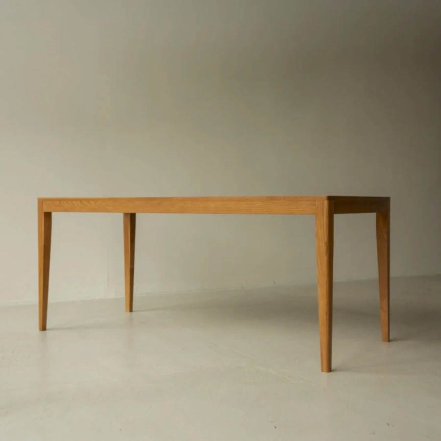 Обеденный стол Cosmo — современная классика для вашей столовой