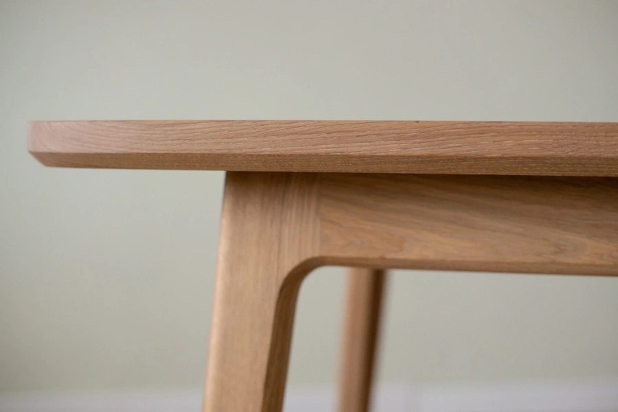 Прочные прямые ножки обеденного стола Руан, столешница массив дуба или яссеня, лаконичный дизайн.