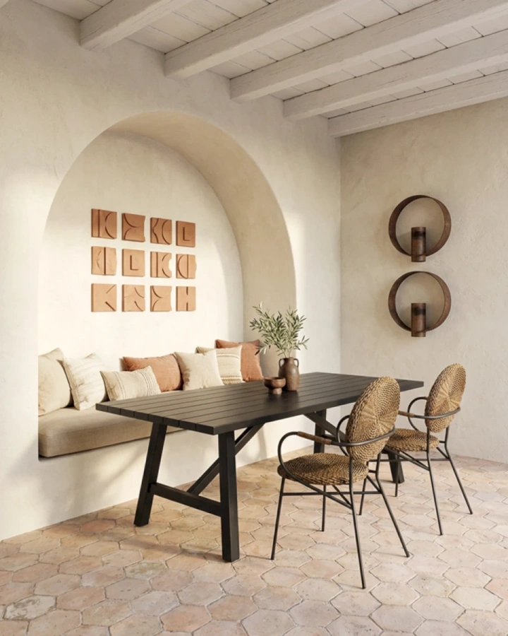 Стул с круглой спинкой из ротанга: комфорт для летнего кафе Дуглас