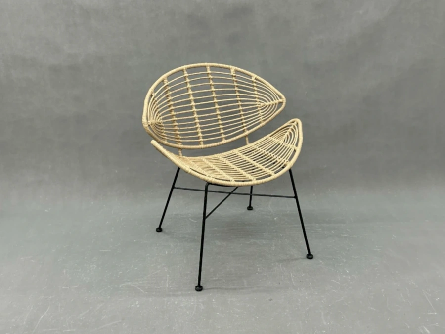 Садовые кресла для ресторана и кафе Colombo из искусственного ротанга на летней веранде