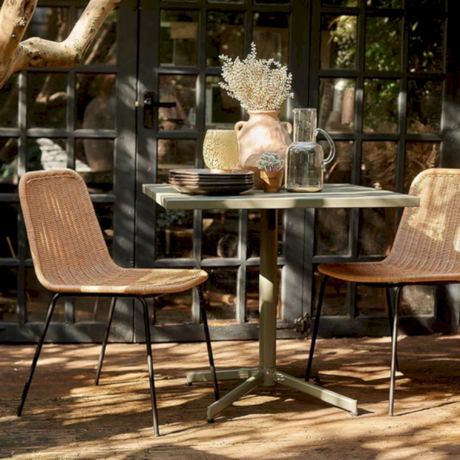 Плетёные стулья для летнего кафе — комфорт и стиль