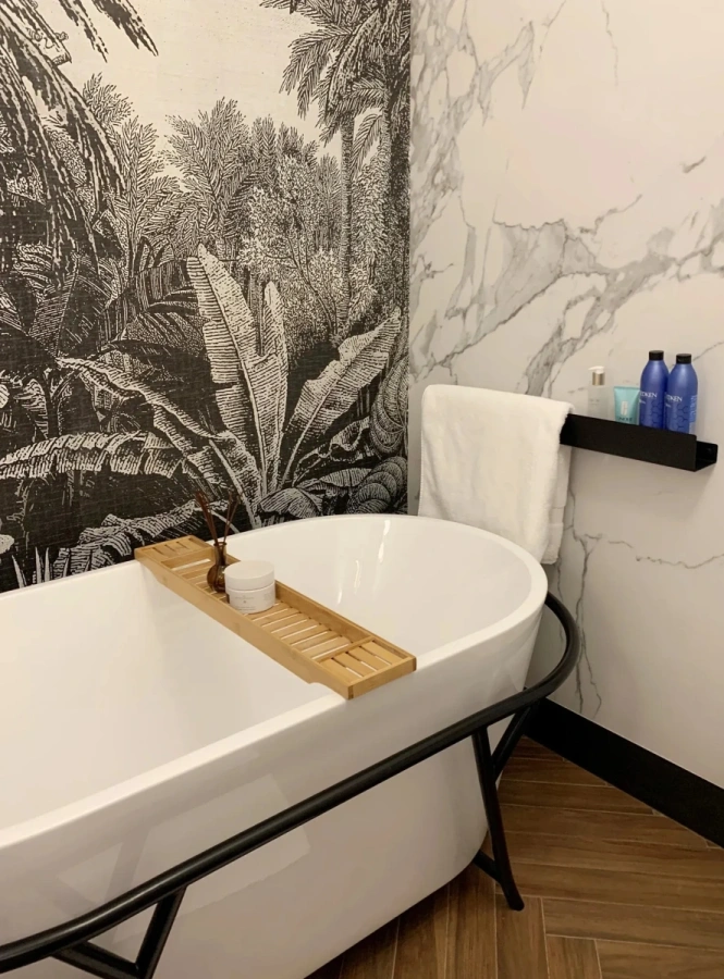 Металлическая белая полка MyOry Towelinv для ванной комнаты с отсеком для полотенец