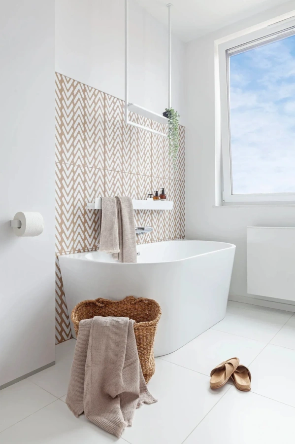 Металлическая белая полка для ванной с отсеком для полотенец MyOry Towelinv 