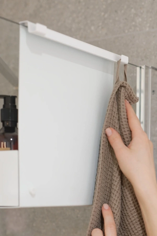 Металлическая полка MyOry Shower One для душевой | Держатели полотенец — с обратной стороны