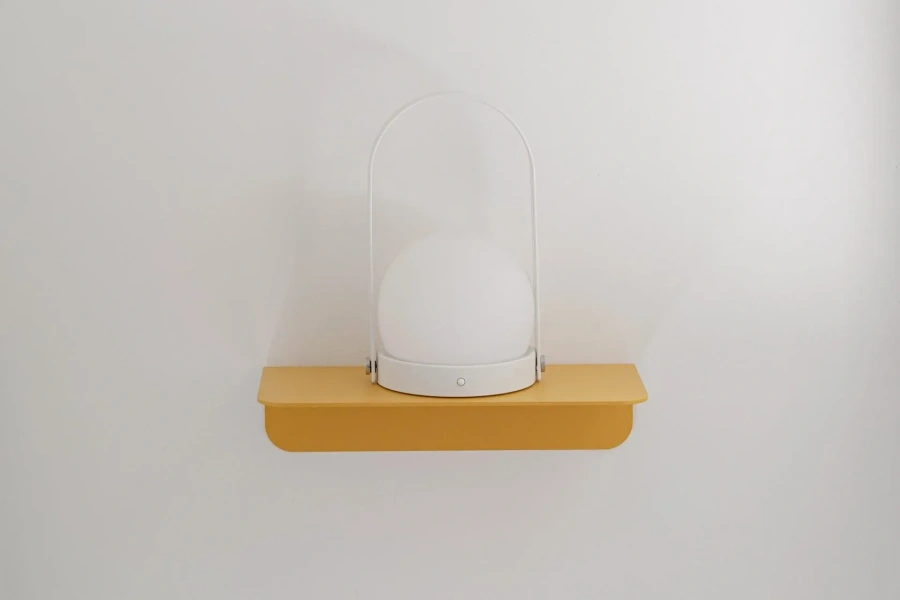 Желтая короткая полка MyOry Thin Inverse из гнутого под углом металла толщиной 3 мм