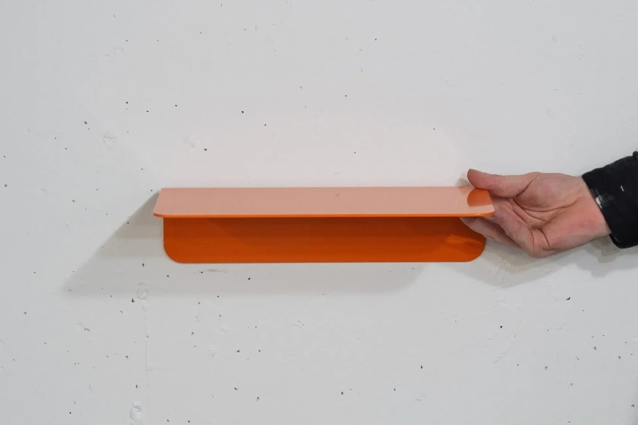 Красная полка MyOry Thin Inverse из гнутого под углом металла толщиной 3 мм