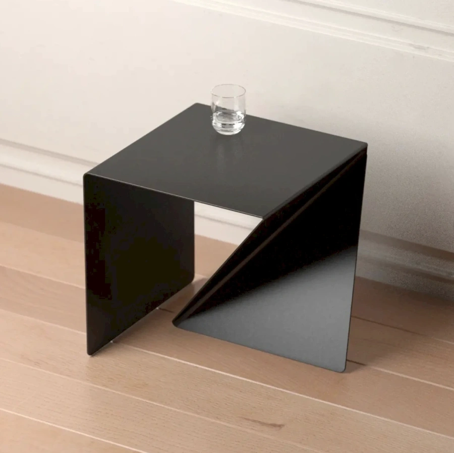 Дизайнерский журнальный стол MyOry Seelo в интерьере современной гостиной