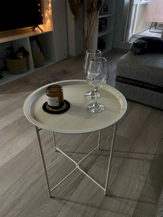 Съемная столешница-поднос от столика MyOry Esto используется отдельно