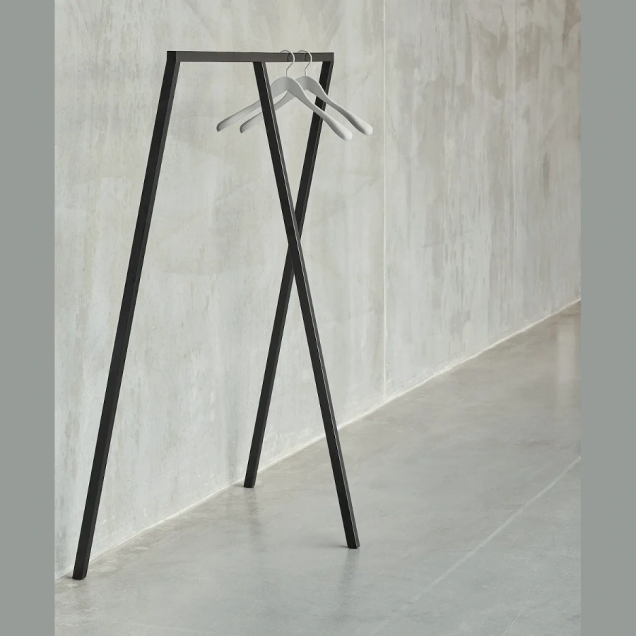 Металлическая стойка для одежды MyOry Horiz в интерьере прихожей