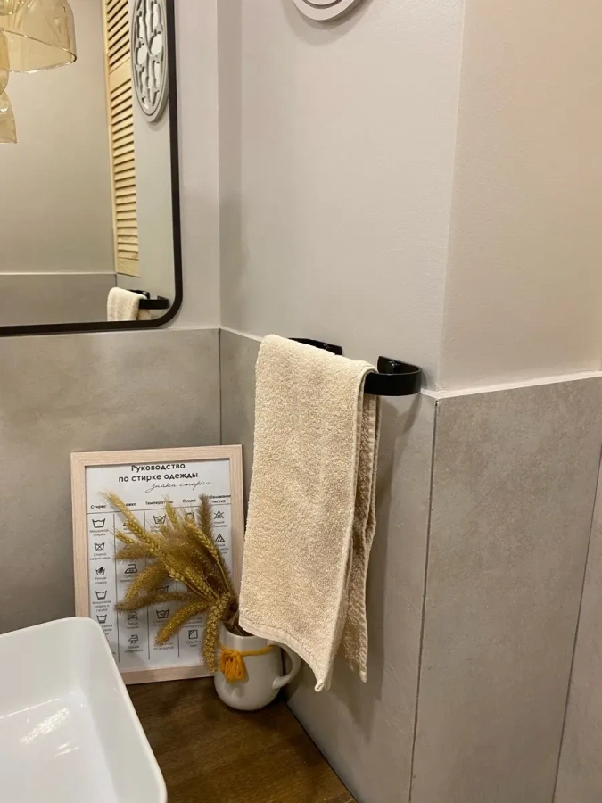 Вешалка MyOry TowelMar с полотенцами в интерьере ванной комнаты в стиле лофт