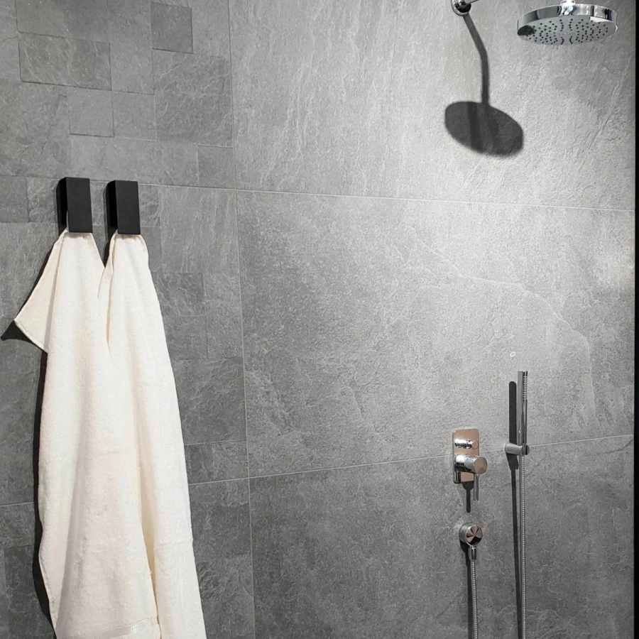 Настенные крючки-вешалки MyOry Osata черный и серебро для ванной комнаты