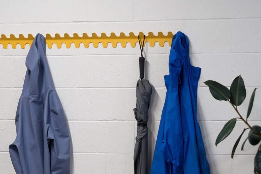 Металлическая вешалка MyOry Ex Five в интерьере современной прихожей и кабинета