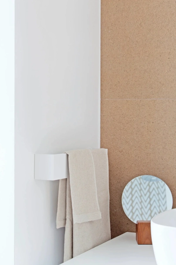 Вешалка для полотенец MyOry TowelOzzy настенная металлическая над ванной