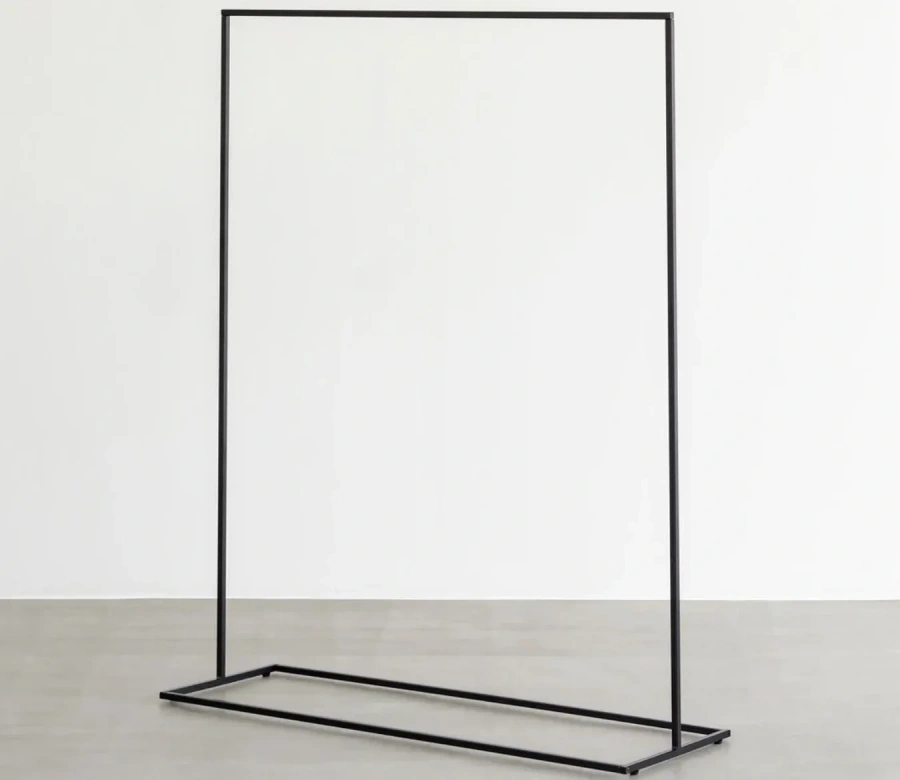 Напольная вешалка MyOry Mono с полотенцами в интерьере ванной комнаты