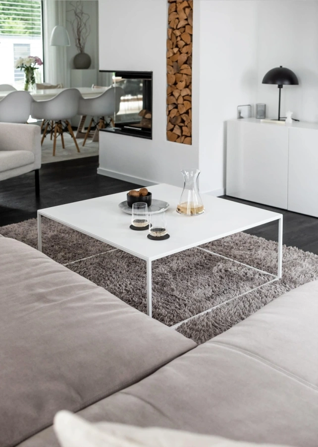 Металлический столик белого цвета MyOry Strong Steel в интерьере лофт и минимализм