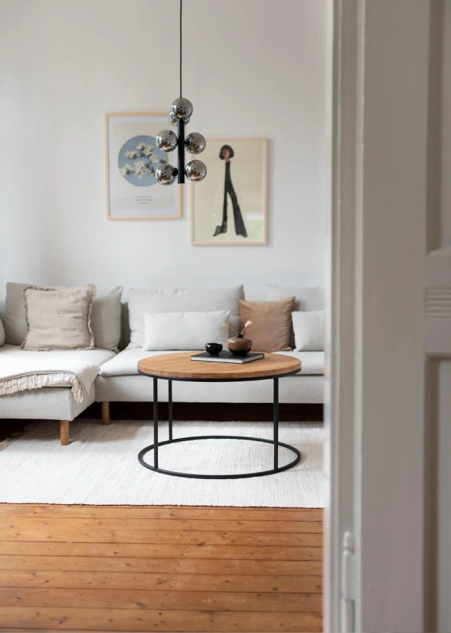 Журнальный столик MyOry Onyx Wood в интерьере гостиной в стиле лофт