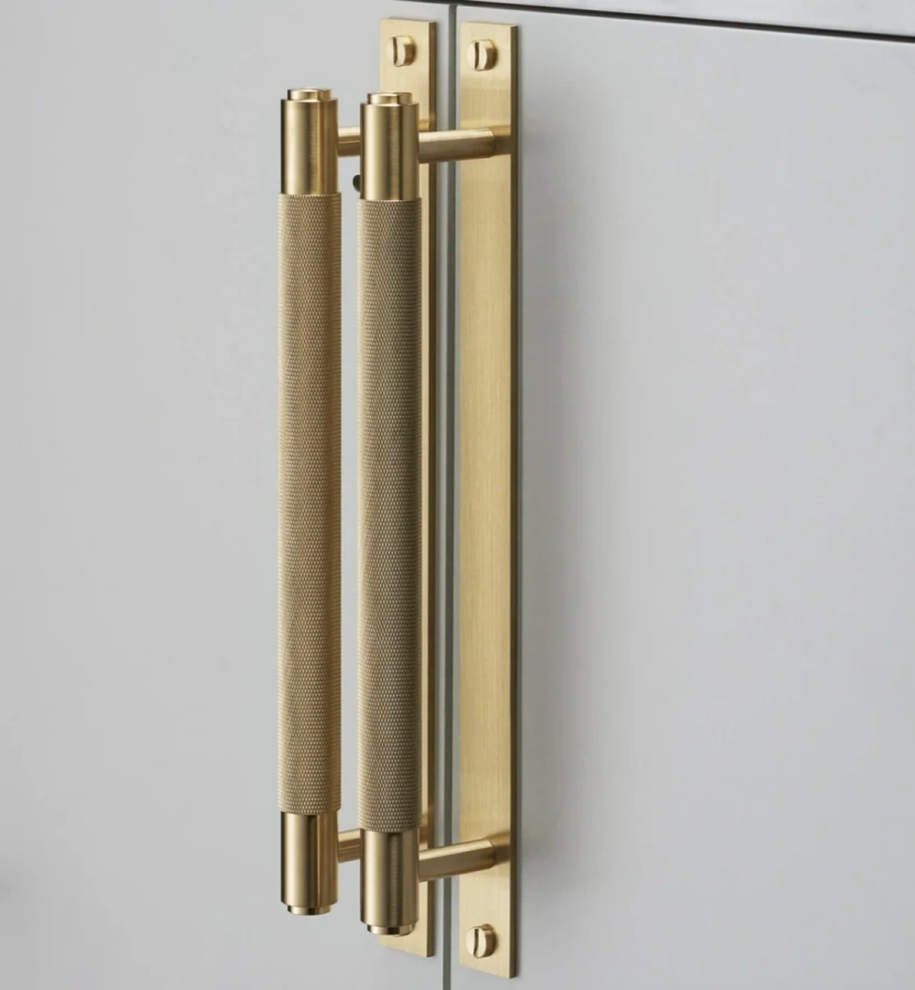 Процесс монтажа ручки MyOry Jeen на фасад