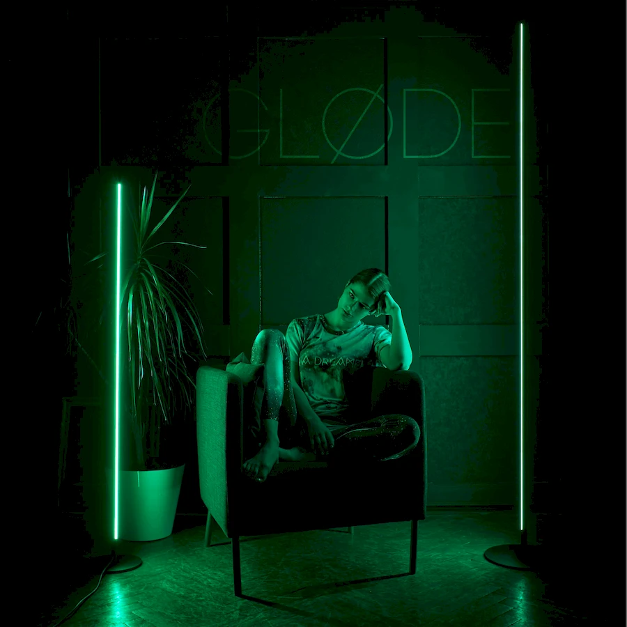 У нас вы можете заказать напольные светильники. торшер производство glode "Colorconer", который дополнит дизайн интнрьера вашей комнаты. Каталог мебели из России - AdtPro. Id-1