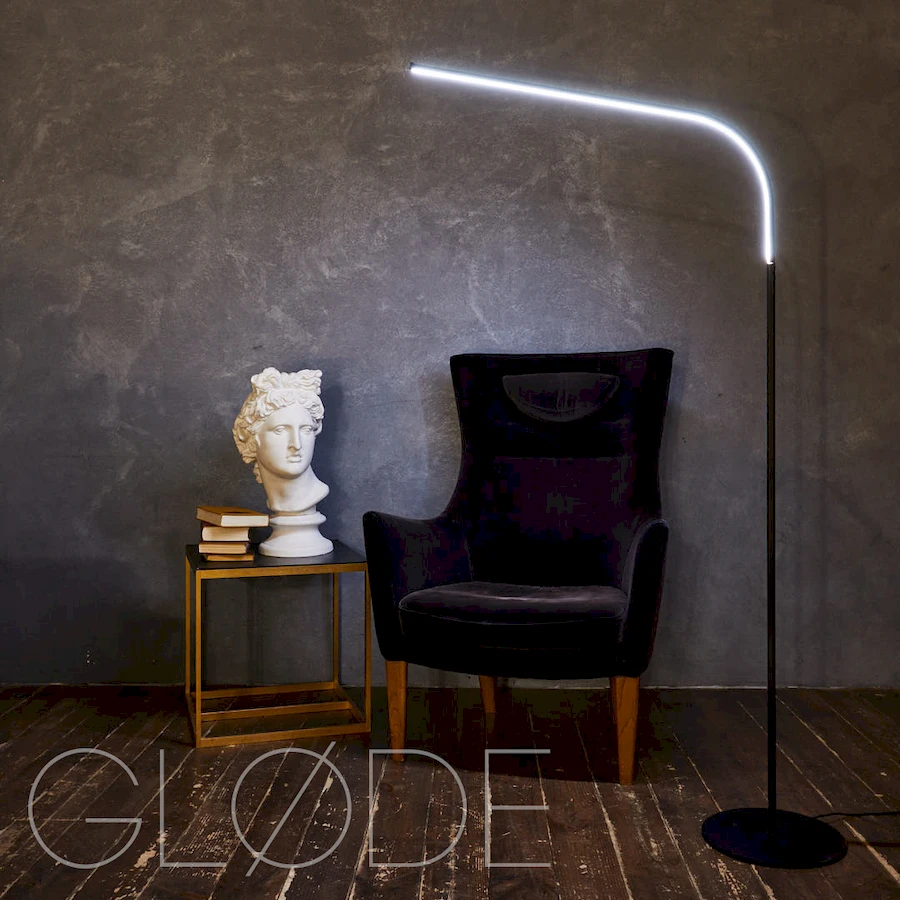 Равномерное свечение LED ленты торшера JoyLumen, создающее эффект парения в возду