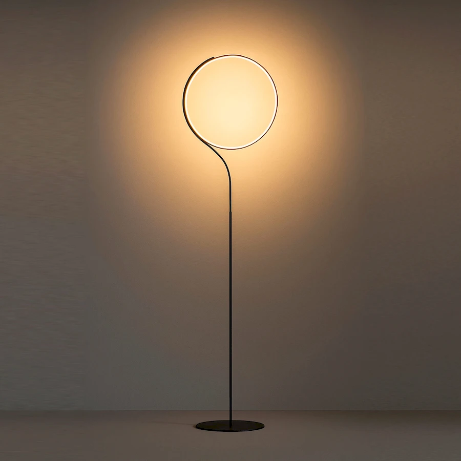 Сравнение теплого (3000К) света светодиодного торшера CircleLine в интерьере