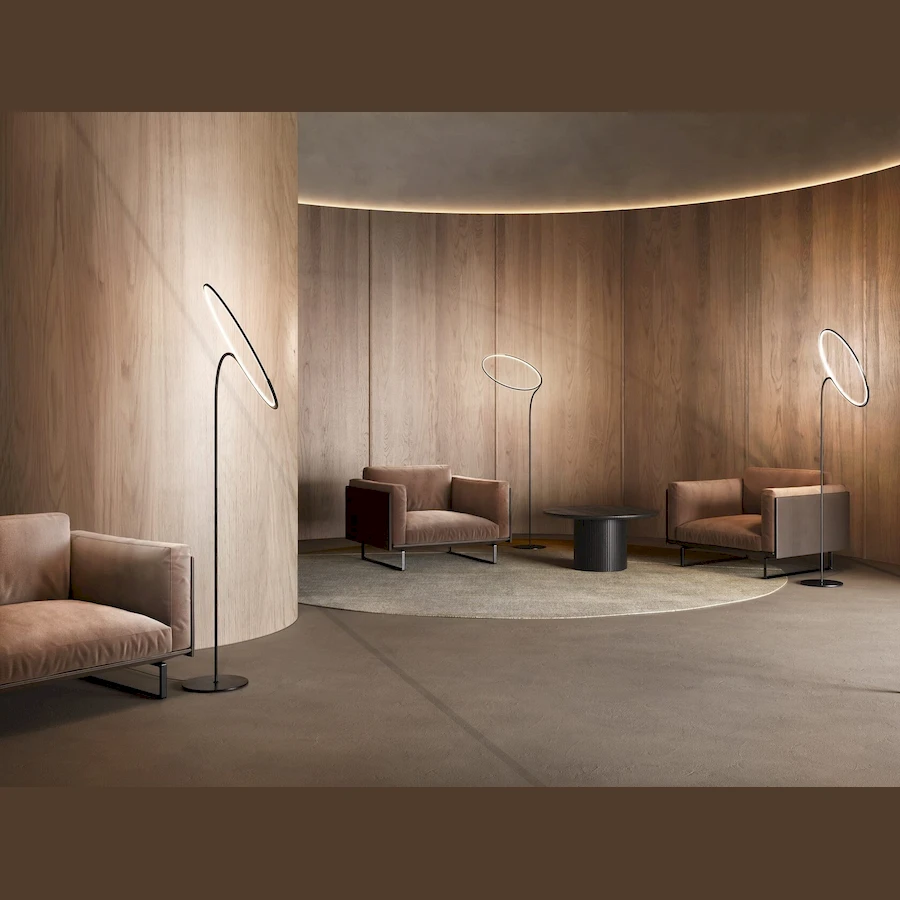 Торшер CircleLine в интерьере современного лобби гостиницы, установленный рядом с креслом для посетителей