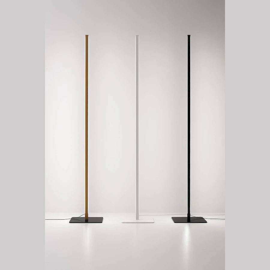 Различные варианты исполнения торшера Monolume: черный, белый, золотой