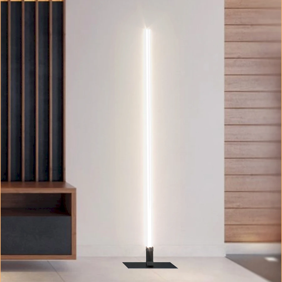 Вертикальный торшер LightSabre как акцент в современном интерьере лофт