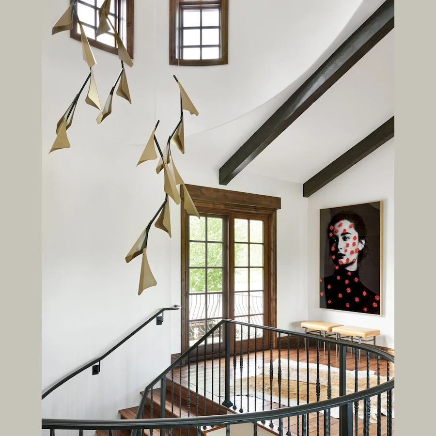 Атмосфера в комнате станет приятнее, а дизайн жилища неповторимым если Вы закажете потолочные светильники. люстра производство glode "Bird two". Каталог мебели из России - AdtPro. Id-1